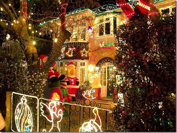 Amazing-Lighting-Yard-Christmas-Decorating-Ideas