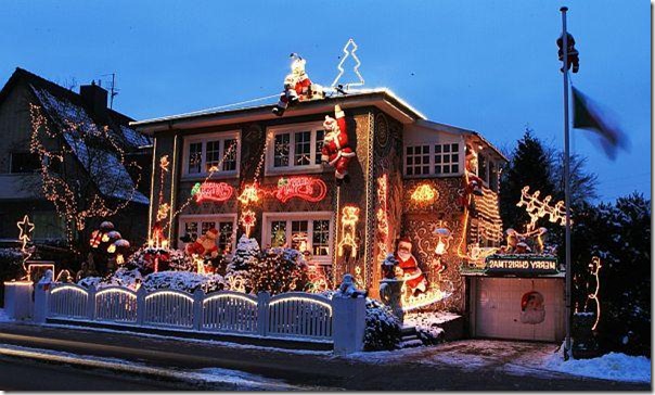Outdoor-Light-and-Santa-Clause-Theme-Decorations